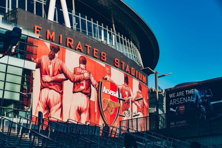 Where does Arsenal play?